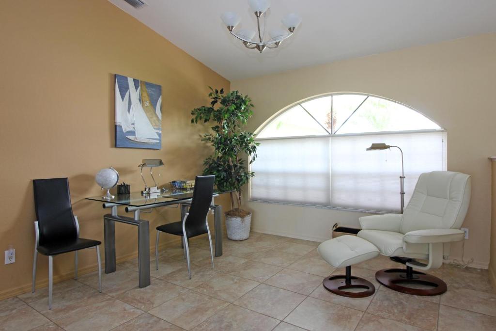 Waterfront Villa Key Largo SW Cape ID1512 - image 2