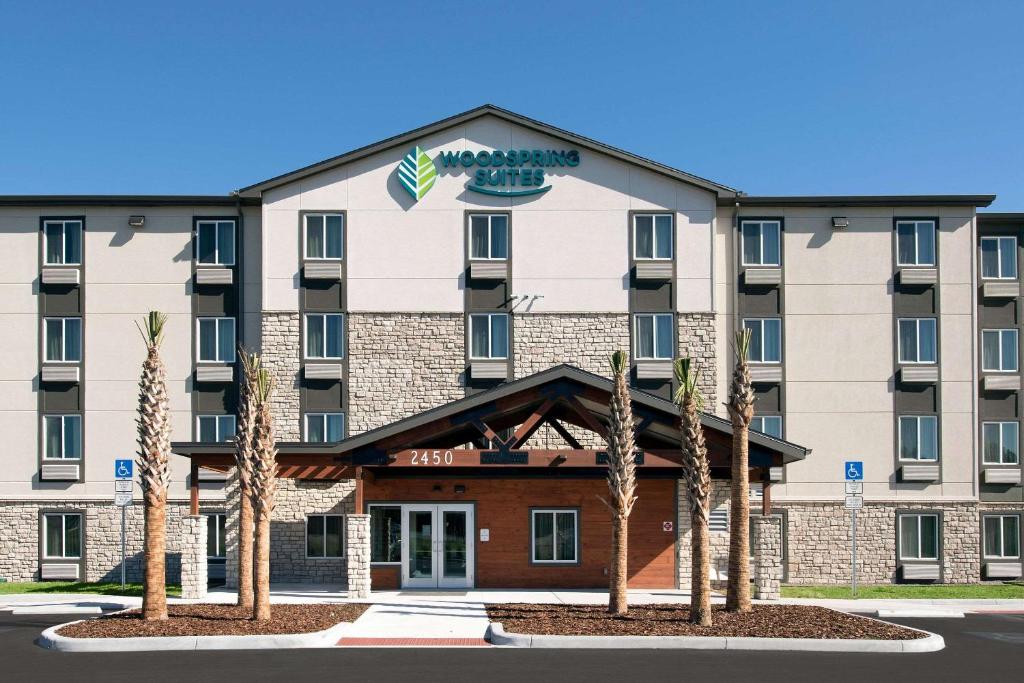 WoodSpring Suites Tampa Brandon - main image