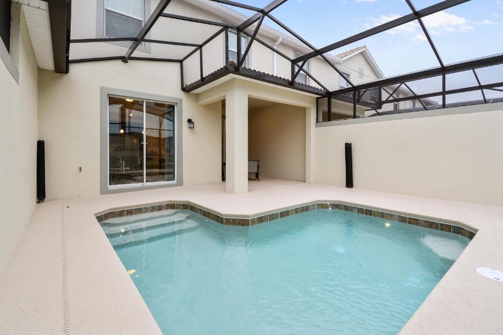 Four Bedrooms w/ Pool TownHome 4841 - main image