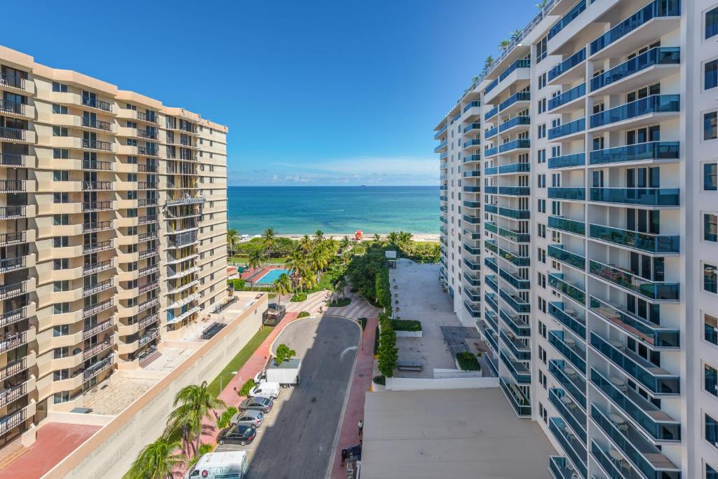 Direct Ocean View 2 Bedroom located at 1 Hotel & Homes -1122 - image 2