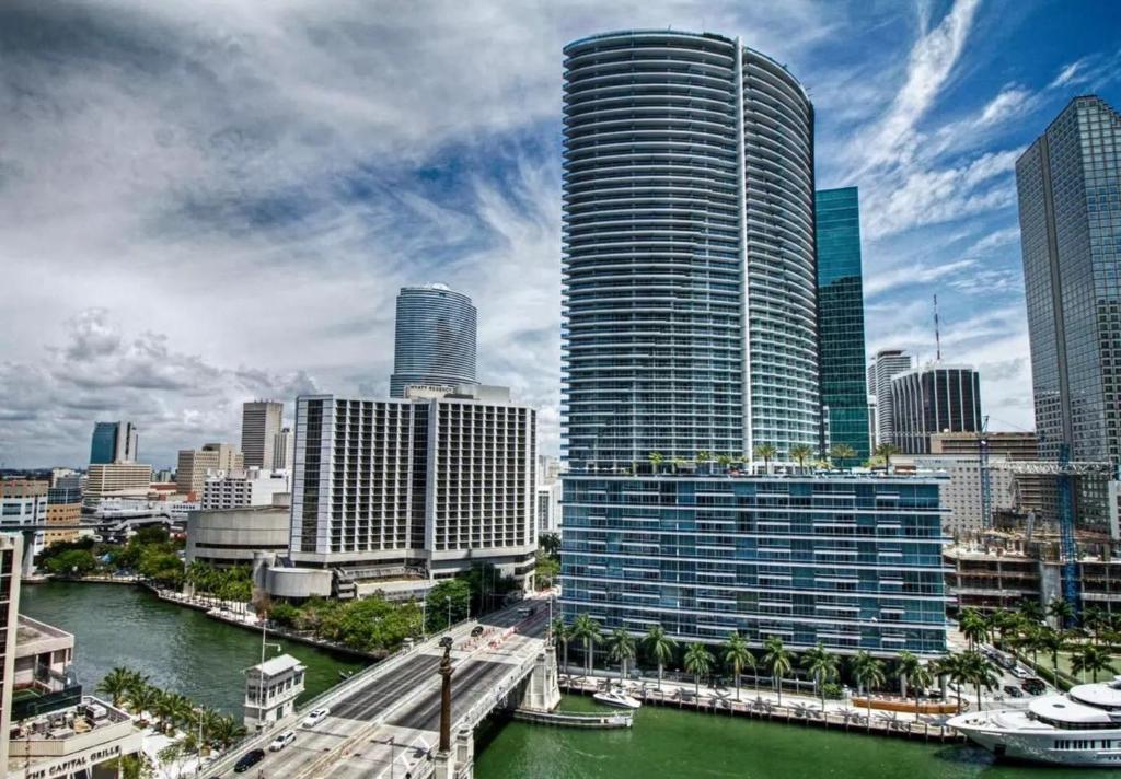 Luxury 5star Condo at 34th floor Icon Brickell 1 bed one bath - main image