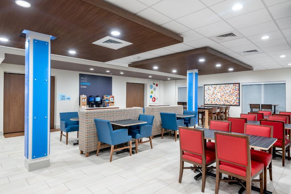 Holiday Inn Express & Suites - Punta Gorda an IHG Hotel - image 3