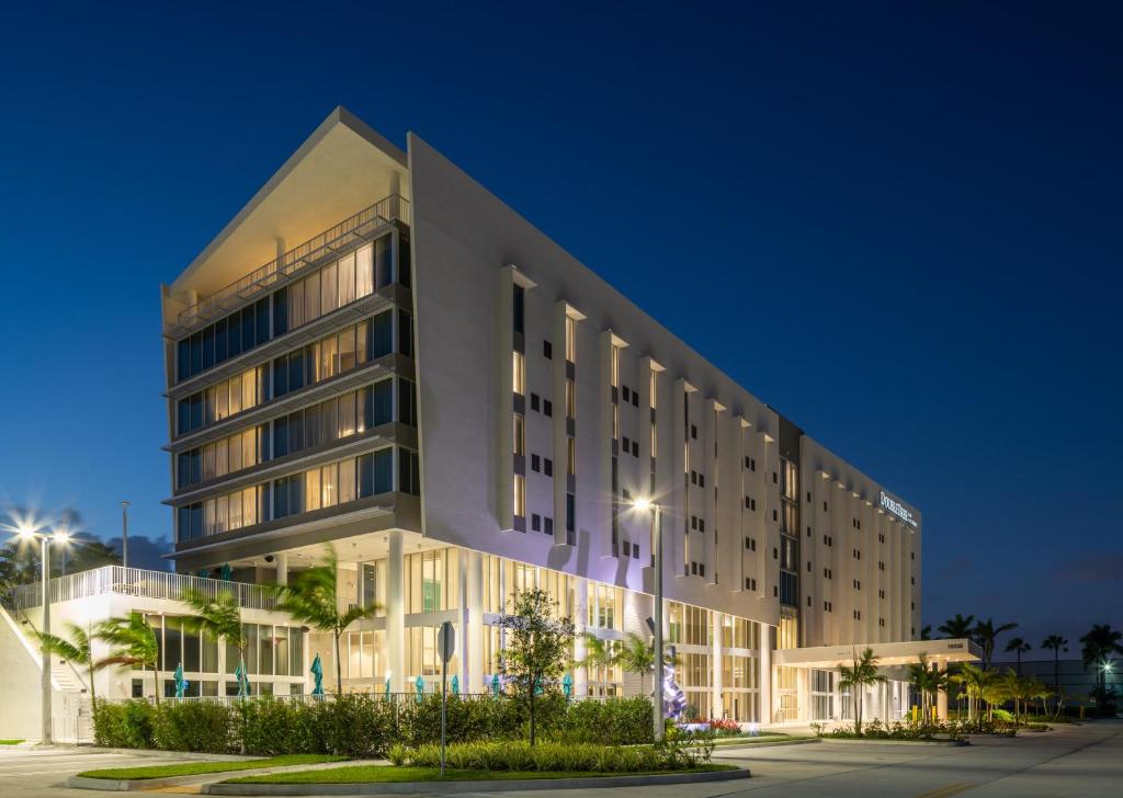 DoubleTree by Hilton Miami Doral - main image