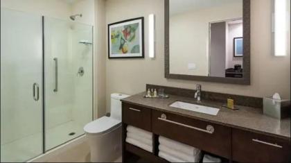 DoubleTree by Hilton Miami Doral - image 2