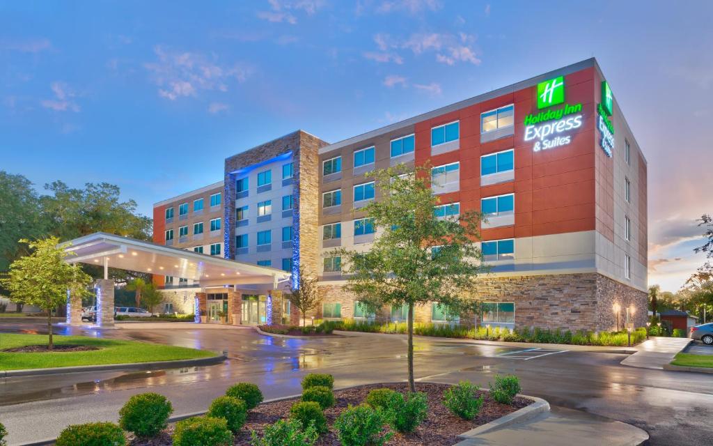 Holiday Inn Express & Suites - Gainesville I-75 an IHG Hotel - main image