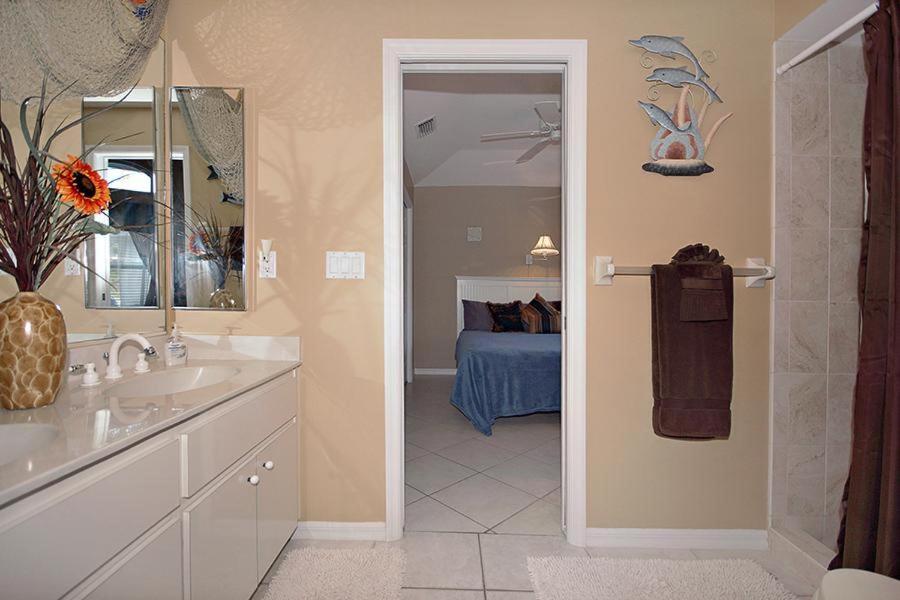 Villa Four Mile Cove Cape Coral - image 2