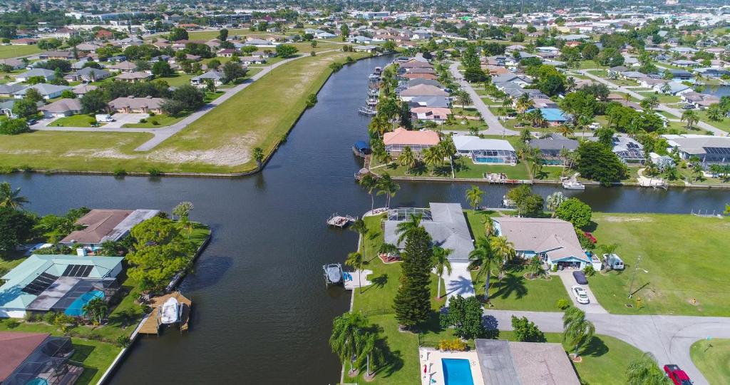 Villazo Ann Cape Coral - image 4