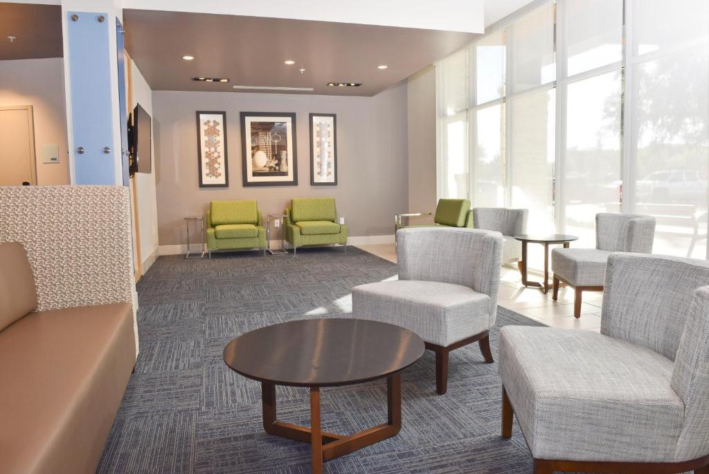 Holiday Inn Express & Suites - Orlando - Lake Nona Area an IHG Hotel - image 5