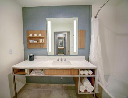 Hilton Garden Inn Tampa - Wesley Chapel - image 3