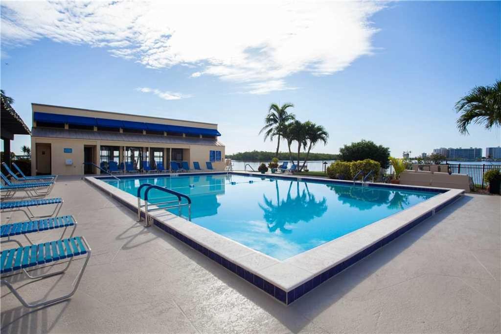 Windward Point 212 2 Bedroom Heated Pool Access Bay View WiFi Sleeps 4 - image 3