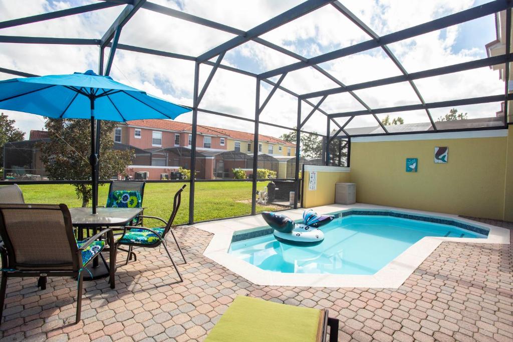 Four Bedroom w/ Pool Close to Disney 8570 - image 5