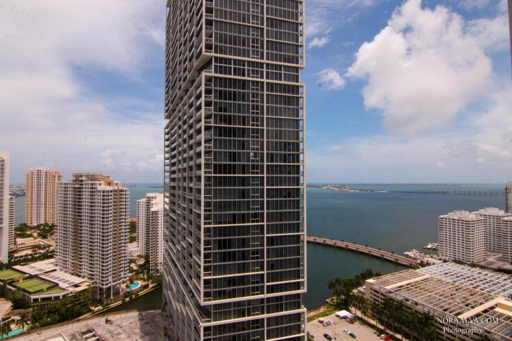 Luxury 5-star Condo @37th floor in Icon Brickell 2b/2b - main image