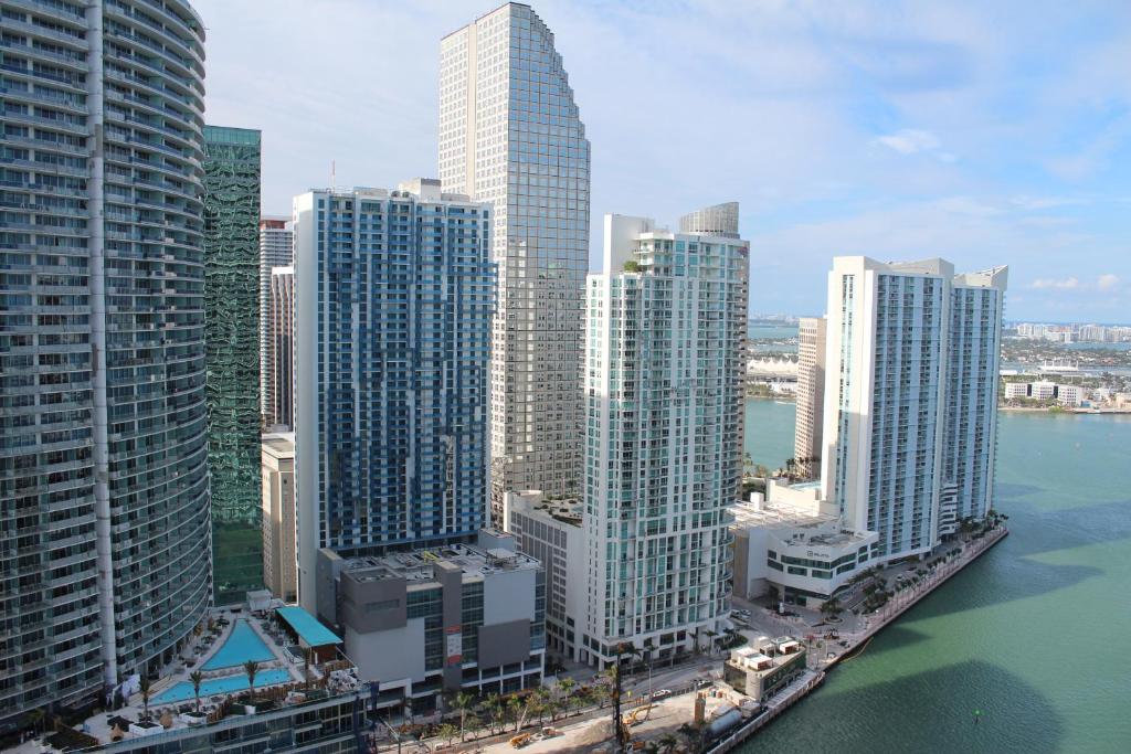 Luxury 5-star Condo @37th floor in Icon Brickell 2b/2b - image 5