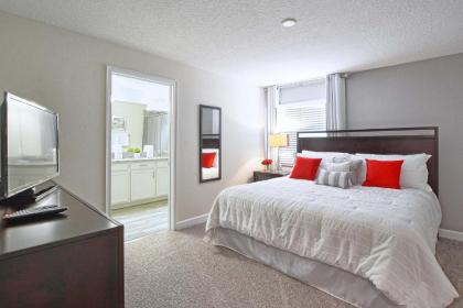 Storey Lake-5 Bedroom Townhouse w/Splashpool-1617ST - image 2