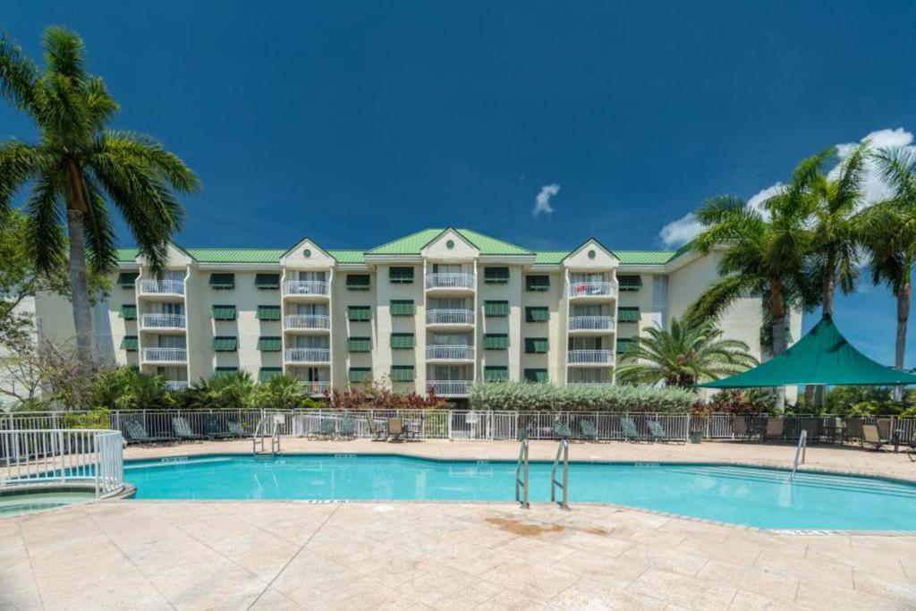 Sunrise Suites Grand Bahama Suite #106 - image 5