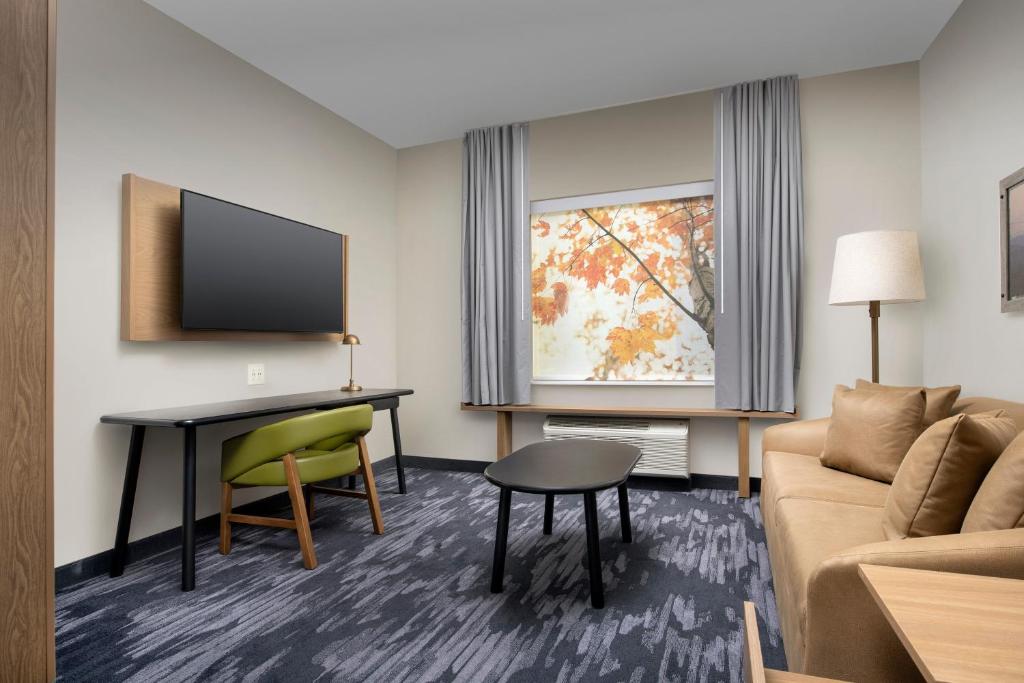 Fairfield Inn & Suites by Marriott Miami Airport West/Doral - image 2