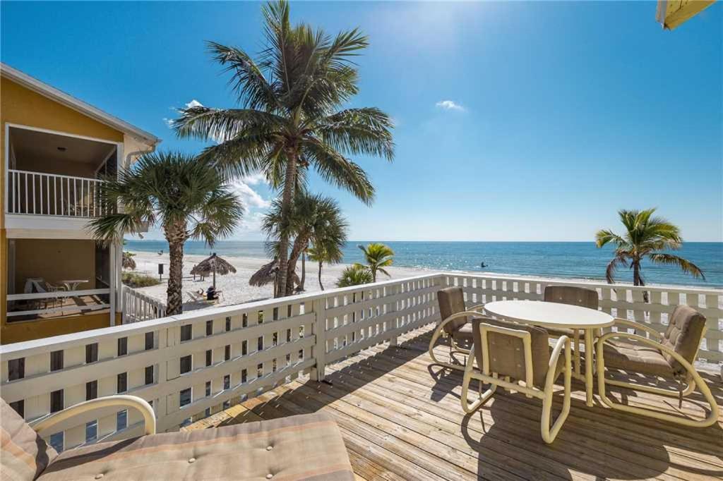 Gulf Pearl 2 Bedrooms Beach Front Gas Grill Sleeps 7 - main image