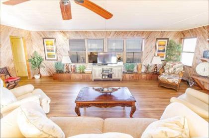 Hunter's Haven 2 Bedrooms Sleeps 6 Ocean Front Pet Friendly - image 3