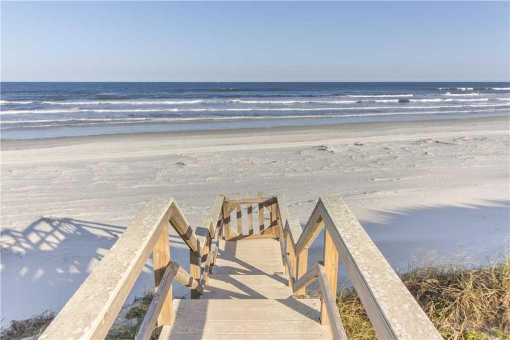 Hunter's Haven 2 Bedrooms Sleeps 6 Ocean Front Pet Friendly - image 4