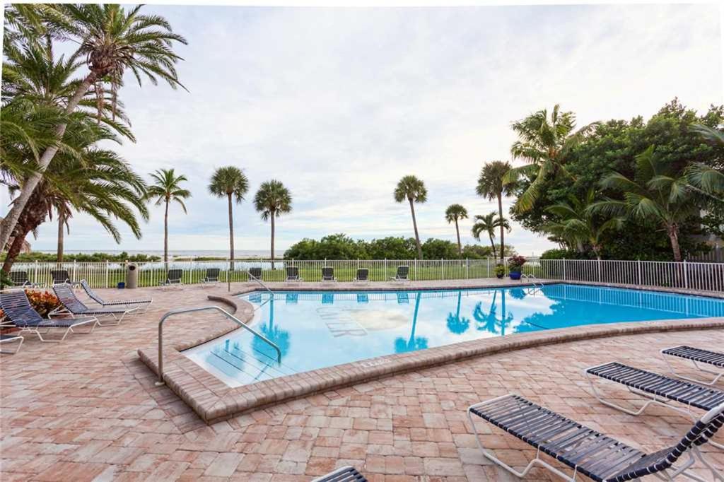 Sun Caper 807 2 Bedrooms Gulf Front Elevator Sleeps 6 Heated Pool - image 3