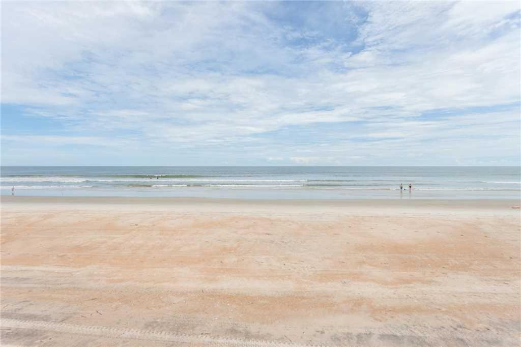 Ocean's Edge 4 Bedrooms Sleeps 8 Ocean Front Pet Friendly - image 2