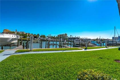 Madeira Beach Yacht Club 275A 2 Bedrooms Pool Access WiFi Sleeps 4 - image 4