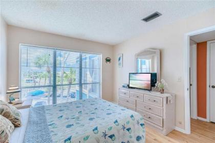 Madeira Beach Yacht Club 215F 2 Bedrooms Pool Access Spa WiFi Sleeps 6 - image 4