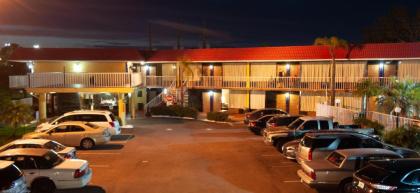 Express Inn & Suites - 5 Miles from St Petersburg Clearwater Airport - image 3