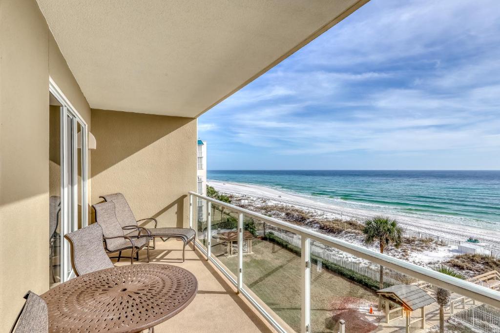 Sterling Sands 406 Destin (Condo) - main image