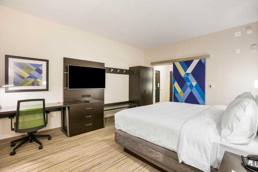 Holiday Inn Express & Suites - Jacksonville - Town Center an IHG Hotel - image 3