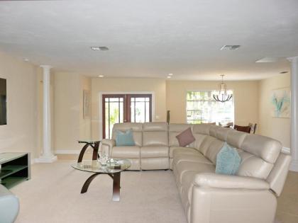 1107 Edington Place - image 3