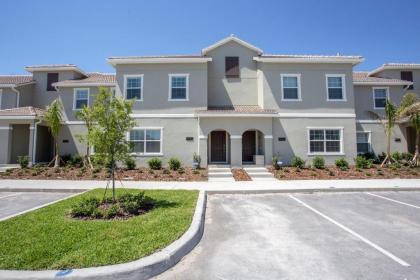 Luxurious 4Bd Home w/ Pool 4983 - image 2