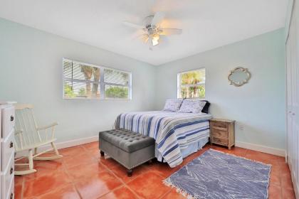 Cocoa Beach Bungalow - image 4