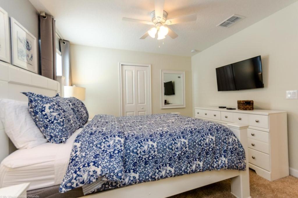 Your Beautiful 5 Star Villa Minutes from Disney on the Prestigious Champions Gate Resort Orlando Villa 2533 - image 3