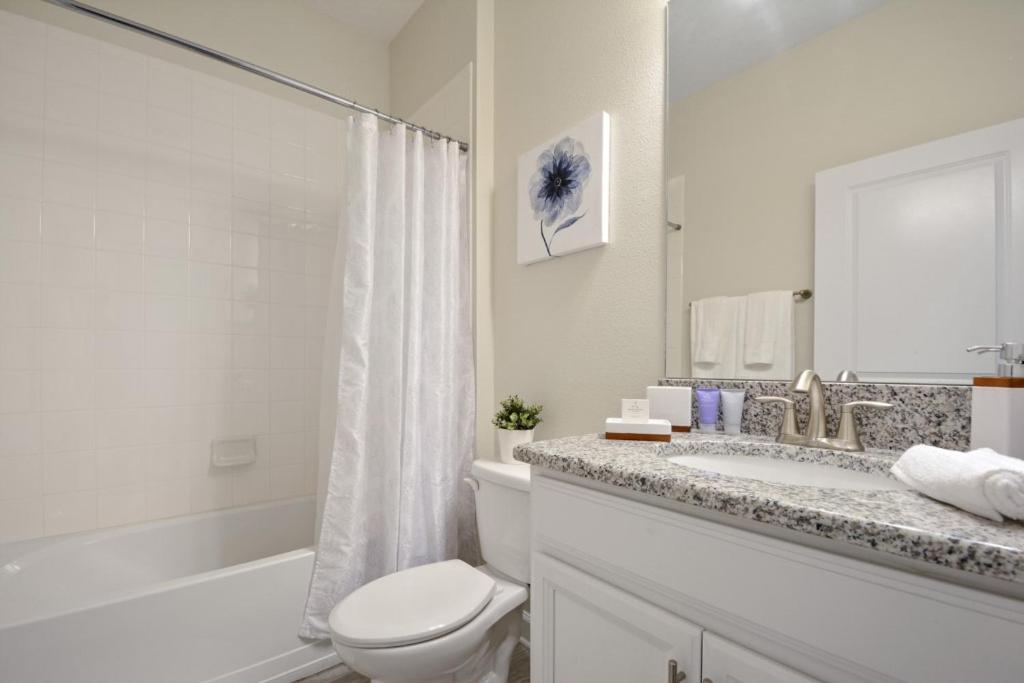 Luxury 5 bedroom suites 5 minutes from Disney - image 5