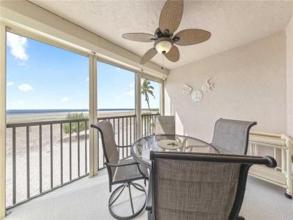 Carlos Pointe 212 2 Bedrooms Gulf Front Elevator Sleeps 4 Heated Pool Fort myers Beach