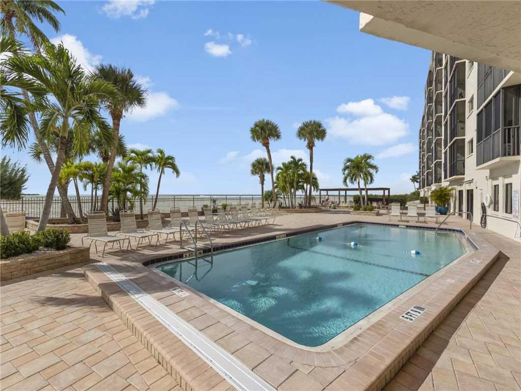 Carlos Pointe 212 2 Bedrooms Gulf Front Elevator Sleeps 4 Heated Pool - image 2