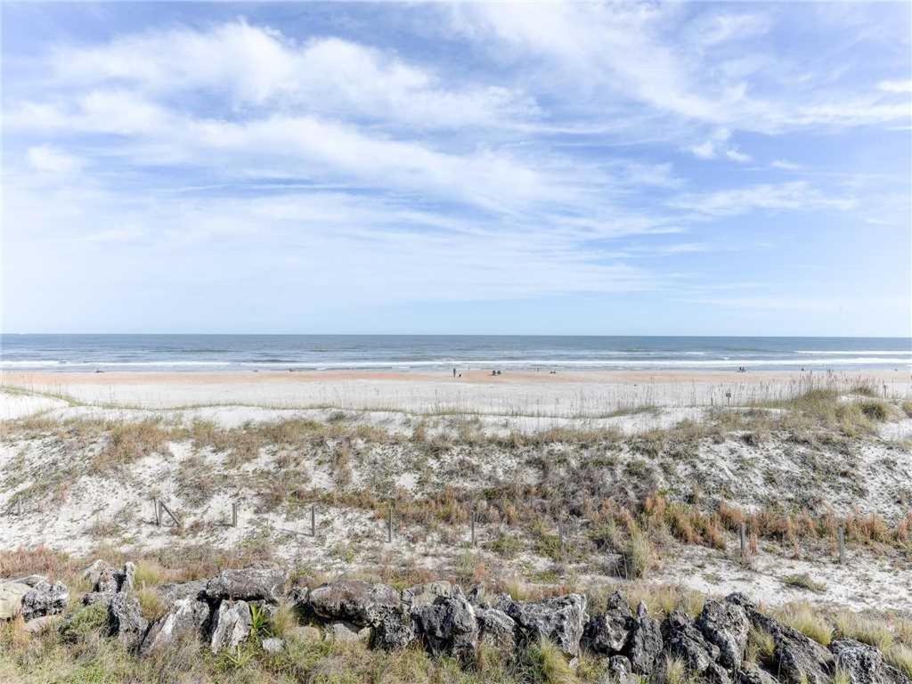 Surfside Six E 2 Bedrooms Ocean Front Sleeps 6 Wireless Internet - image 3