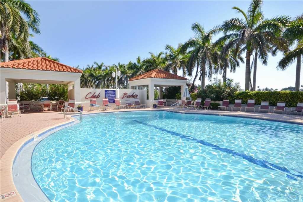 Bahia Vista 17-881 2 Bedroom Sleeps 6 Near Beach WiFi Heated Pool Spa - image 4