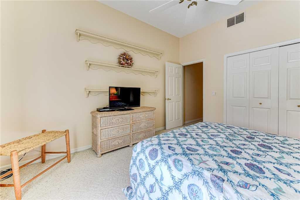 Cool Water 3 Bedrooms Sleeps 7 Private Pool Pet Friendly WiFi - image 2