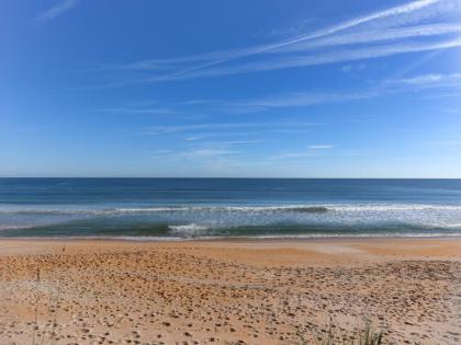 Sunshine House 3 Bedrooms Sleeps 8 Ocean Front Pet Friendly WiFi - image 3