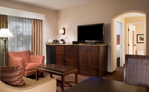 Embassy Suites by Hilton Flagstaff - image 3