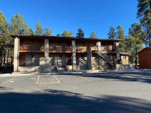 Motel In The Pines - image 2