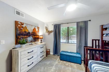 Cozy Mountain Townhome - image 18