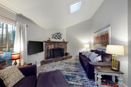 Cozy Mountain Townhome - image 4