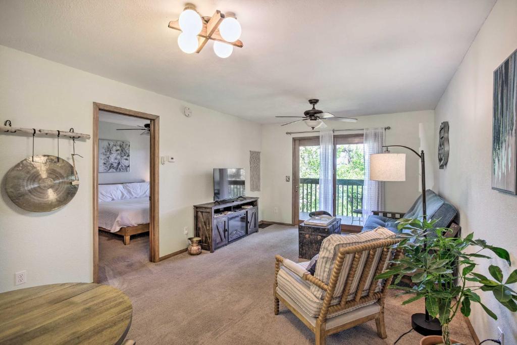 Pet-Friendly Condo Less Than 1 Mile to Hikes and Golf - main image