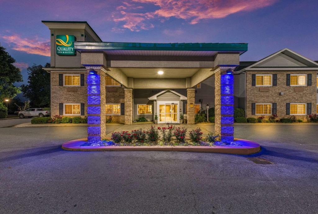 Quality Inn & Suites Hendersonville - Flat Rock - main image