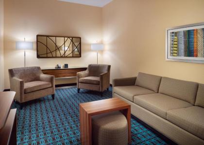 Fairfield Inn & Suites by Marriott Hendersonville Flat Rock - image 2