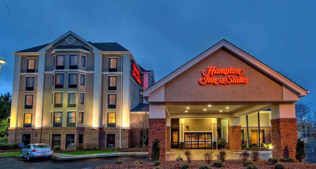 Hampton Inn and Suites Asheville Airport - main image