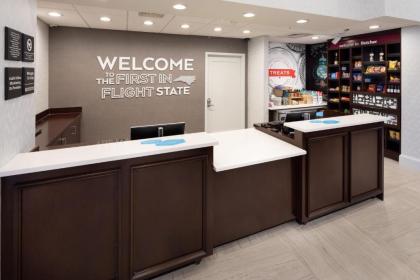 Hampton Inn and Suites Asheville Airport - image 4